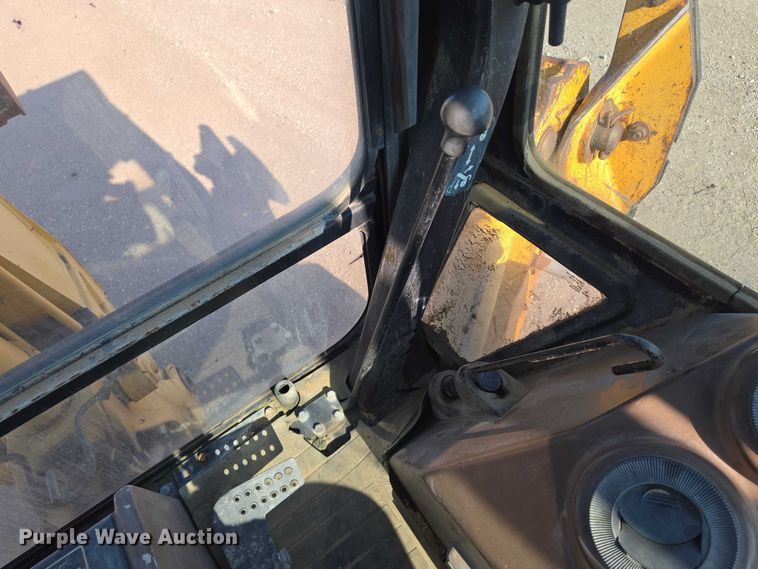 image for item EN8327 1999 John Deere 310E backhoe