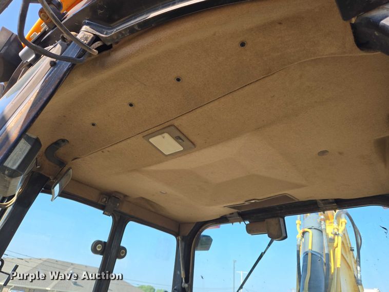 image for item EN8327 1999 John Deere 310E backhoe