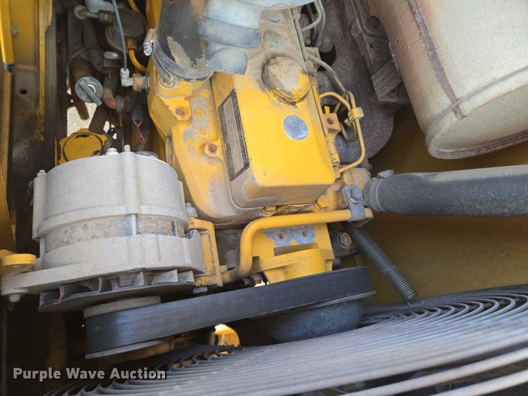 image for item EN8327 1999 John Deere 310E backhoe