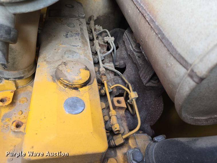 image for item EN8327 1999 John Deere 310E backhoe