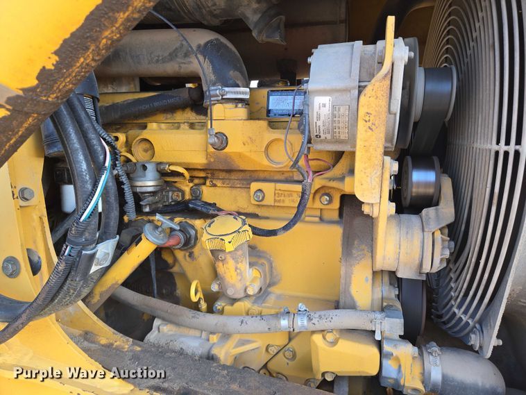 image for item EN8327 1999 John Deere 310E backhoe