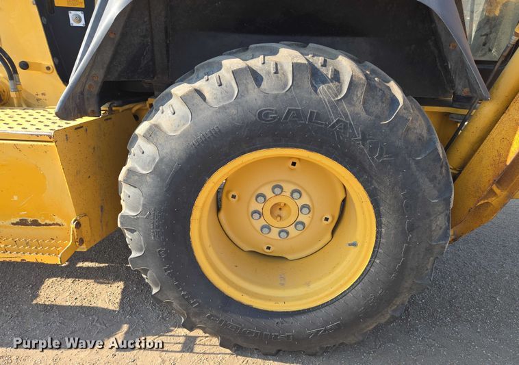 image for item EN8327 1999 John Deere 310E backhoe