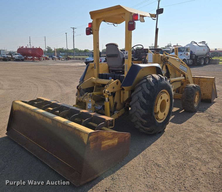 RETROEXCAVADORA 2004 JOHN DEERE 210LE