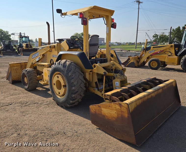 image for item EN8328 2004 John Deere 210LE landscape tractor