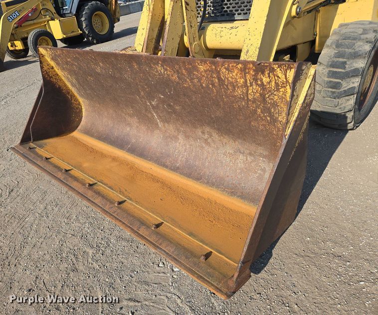 image for item EN8328 2004 John Deere 210LE landscape tractor