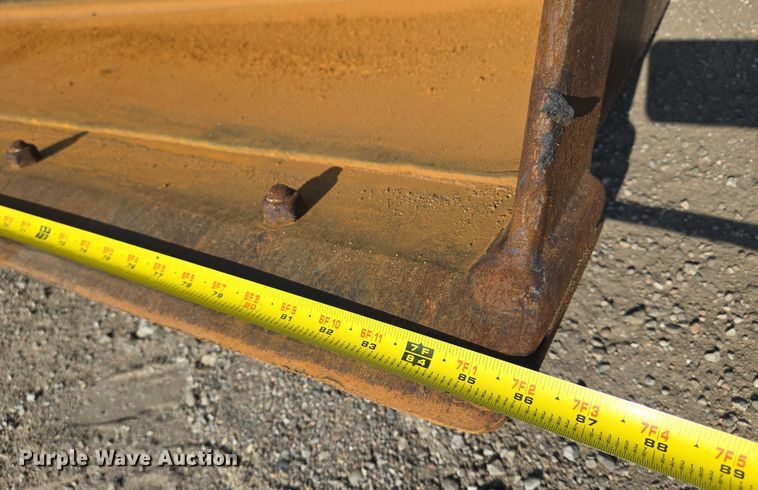 image for item EN8328 2004 John Deere 210LE landscape tractor