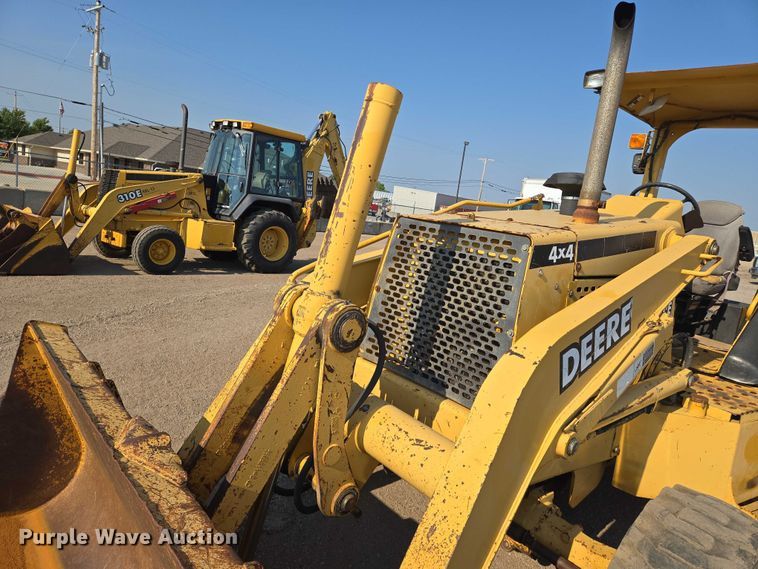 image for item EN8328 2004 John Deere 210LE landscape tractor