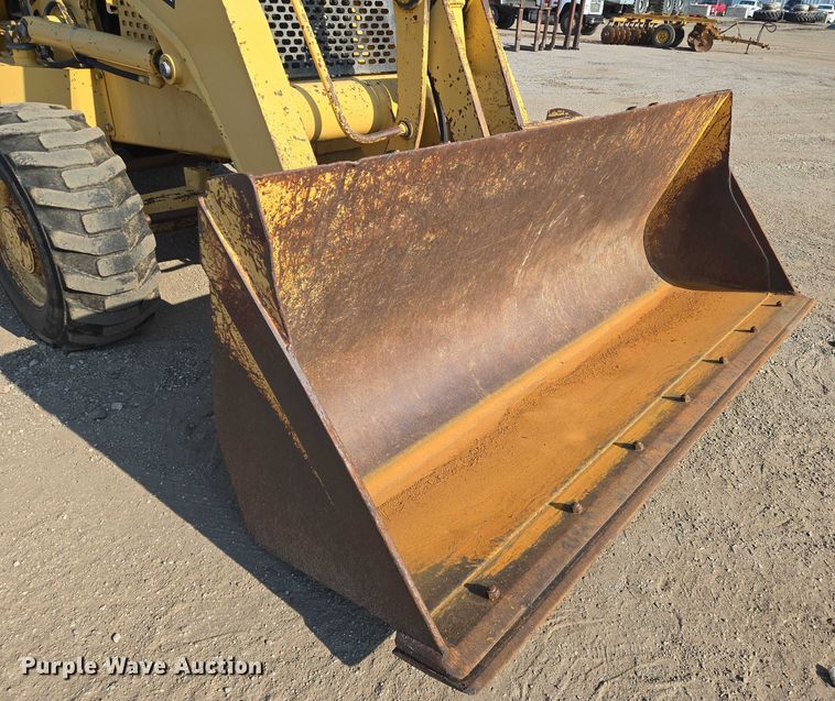 image for item EN8328 2004 John Deere 210LE landscape tractor