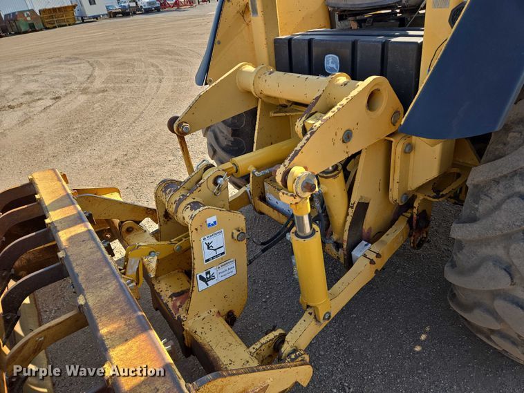 image for item EN8328 2004 John Deere 210LE landscape tractor