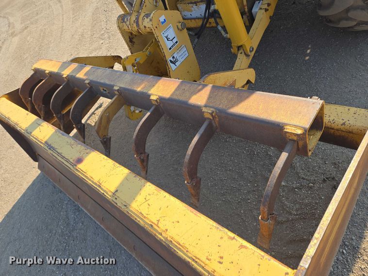 image for item EN8328 2004 John Deere 210LE landscape tractor