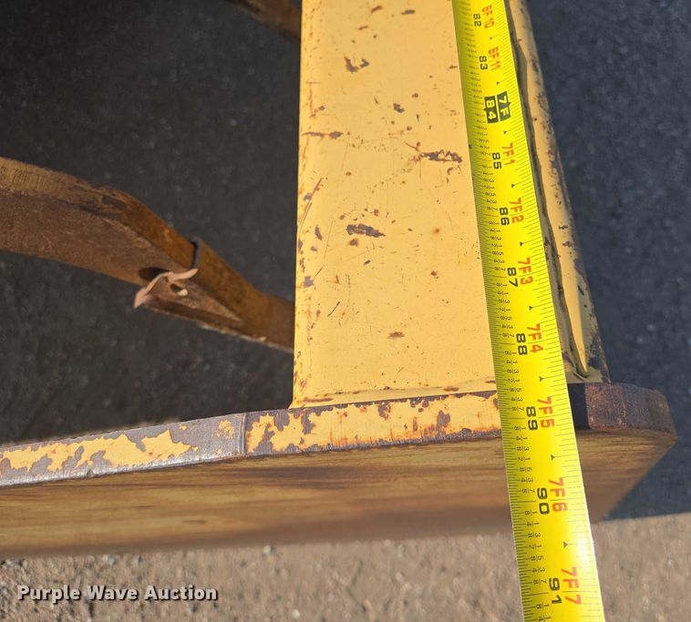 image for item EN8328 2004 John Deere 210LE landscape tractor