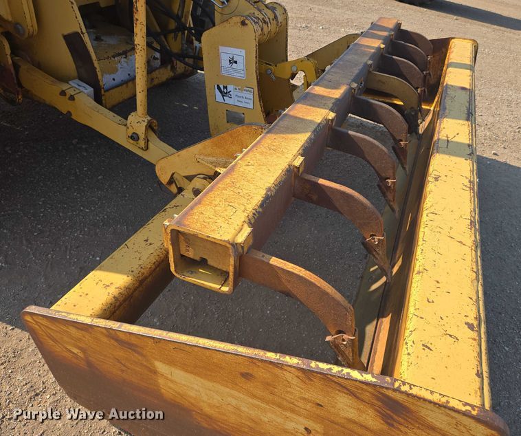 image for item EN8328 2004 John Deere 210LE landscape tractor