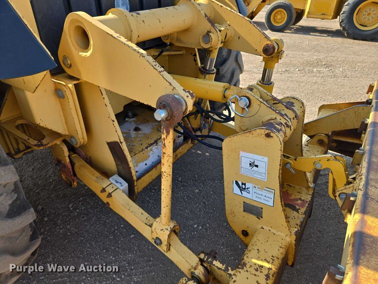 image for item EN8328 2004 John Deere 210LE landscape tractor