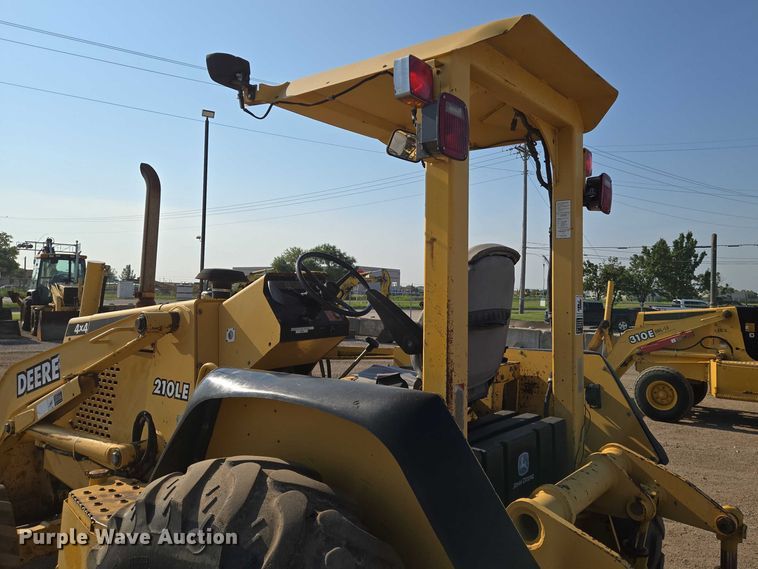 image for item EN8328 2004 John Deere 210LE landscape tractor