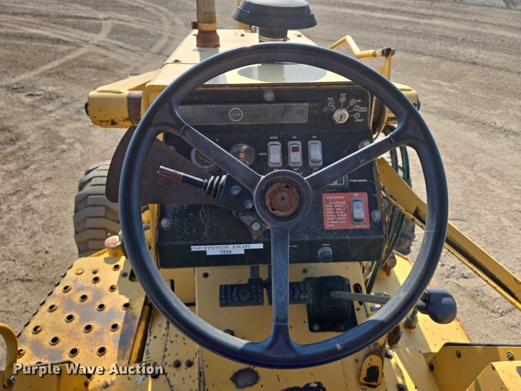 image for item EN8328 2004 John Deere 210LE landscape tractor