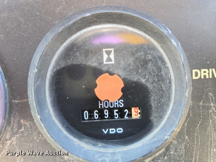 image for item EN8328 2004 John Deere 210LE landscape tractor