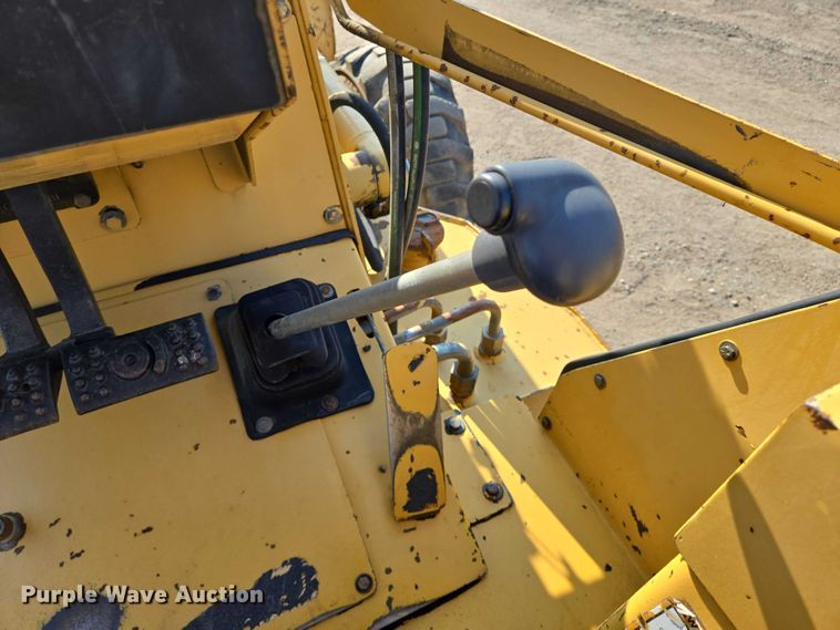 image for item EN8328 2004 John Deere 210LE landscape tractor