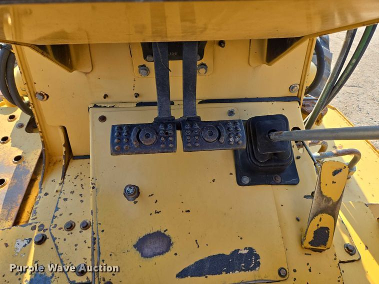 image for item EN8328 2004 John Deere 210LE landscape tractor