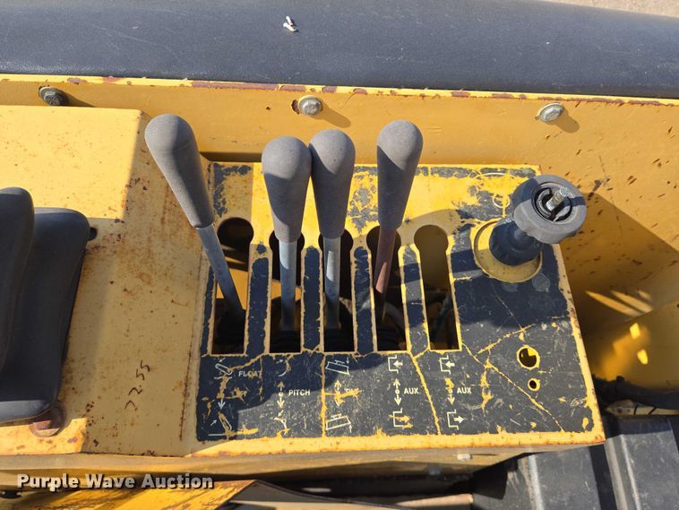 image for item EN8328 2004 John Deere 210LE landscape tractor