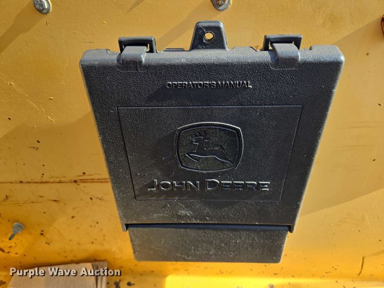 image for item EN8328 2004 John Deere 210LE landscape tractor