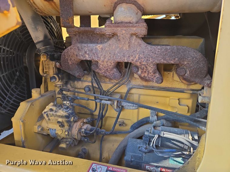 image for item EN8328 2004 John Deere 210LE landscape tractor