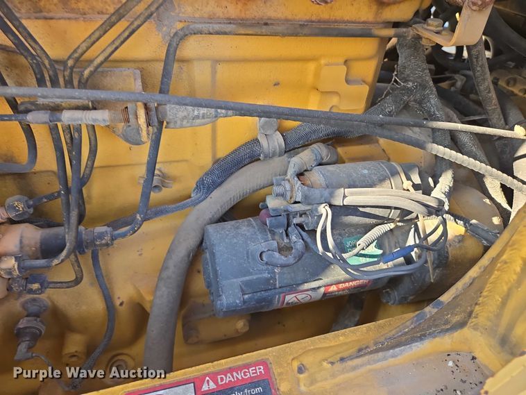 image for item EN8328 2004 John Deere 210LE landscape tractor