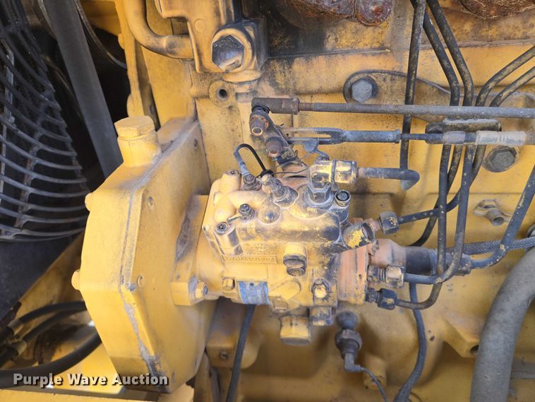 image for item EN8328 2004 John Deere 210LE landscape tractor