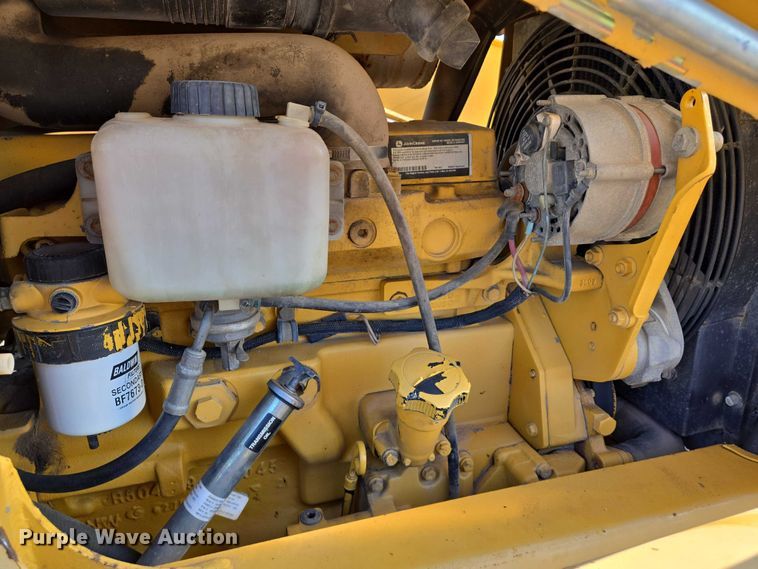 image for item EN8328 2004 John Deere 210LE landscape tractor