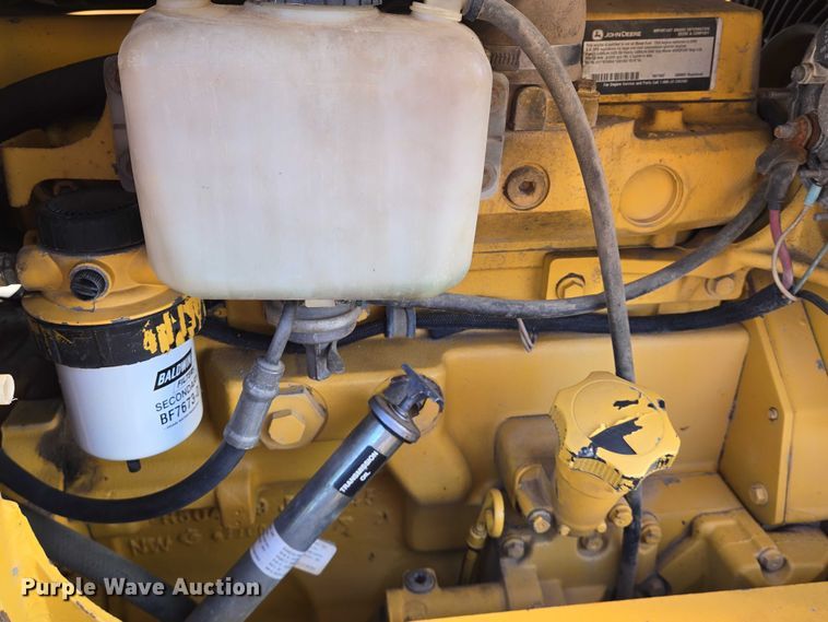 image for item EN8328 2004 John Deere 210LE landscape tractor