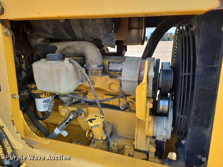 image for item EN8328 2004 John Deere 210LE landscape tractor