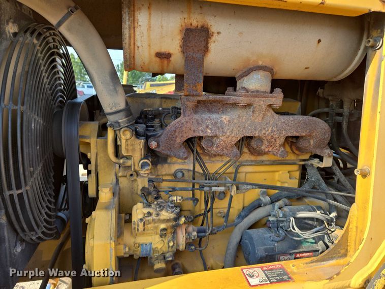 image for item EN8328 2004 John Deere 210LE landscape tractor