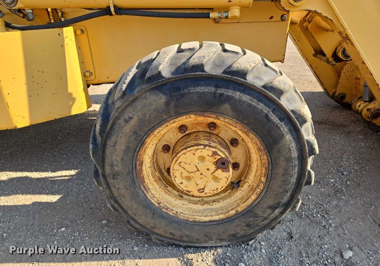 image for item EN8328 2004 John Deere 210LE landscape tractor