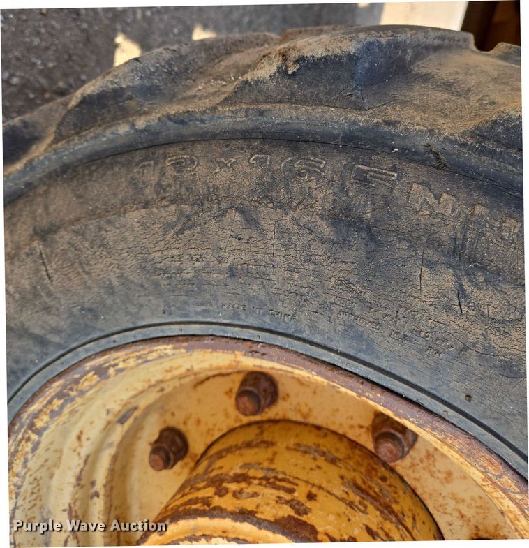 image for item EN8328 2004 John Deere 210LE landscape tractor