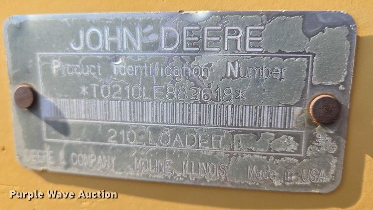 image for item EN8328 2004 John Deere 210LE landscape tractor