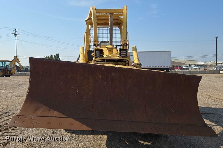 image for item EN8333 John Deere 750C dozer