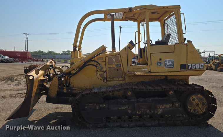 image for item EN8333 John Deere 750C dozer