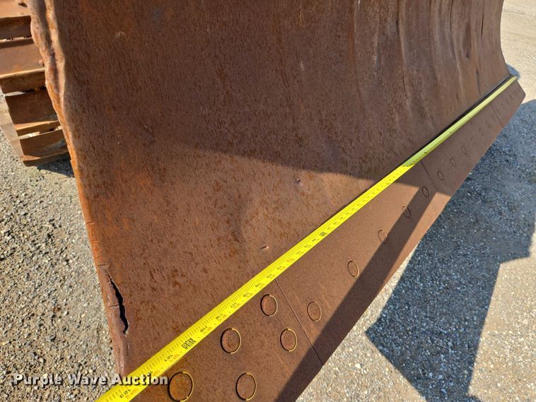 image for item EN8333 John Deere 750C dozer