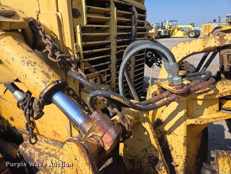 image for item EN8333 John Deere 750C dozer