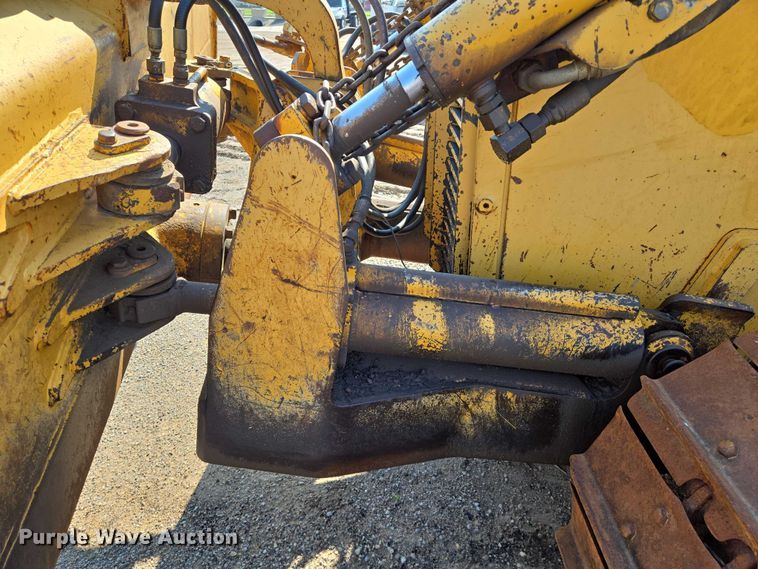 image for item EN8333 John Deere 750C dozer