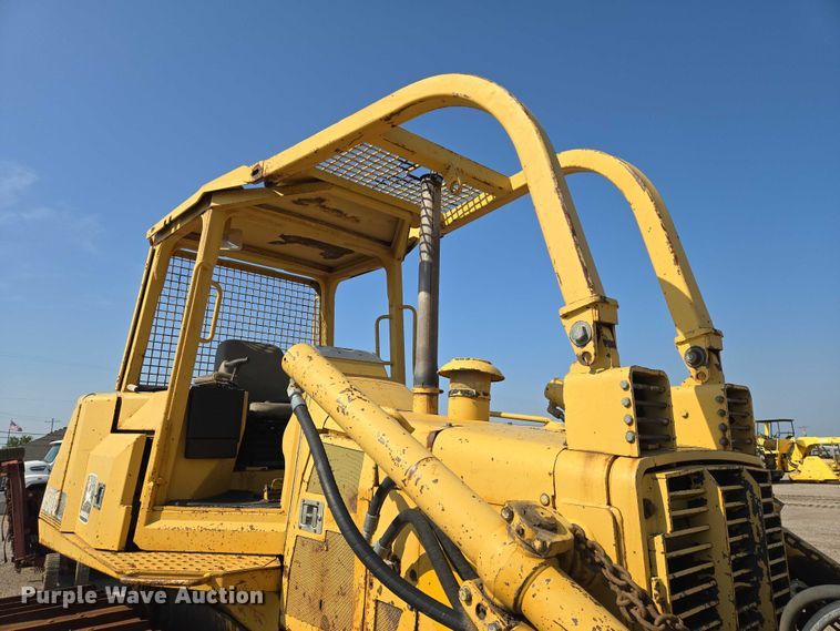image for item EN8333 John Deere 750C dozer