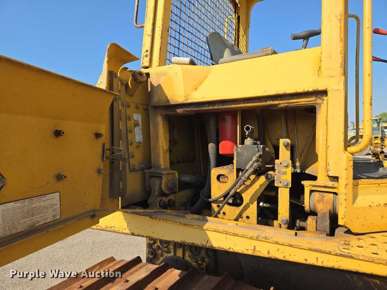 image for item EN8333 John Deere 750C dozer