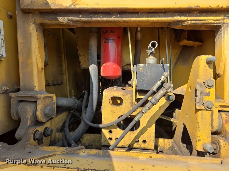 image for item EN8333 John Deere 750C dozer