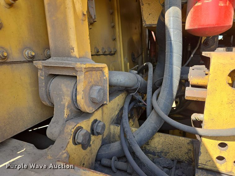 image for item EN8333 John Deere 750C dozer