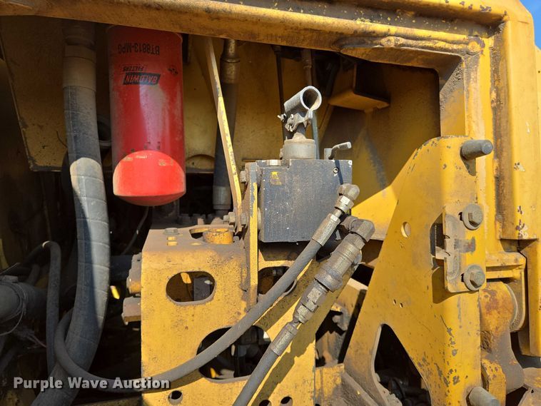 image for item EN8333 John Deere 750C dozer