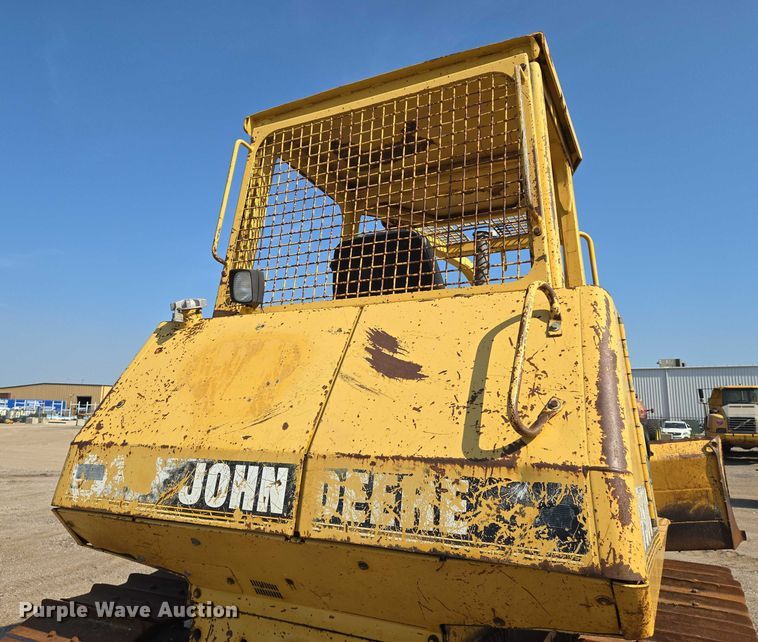 image for item EN8333 John Deere 750C dozer