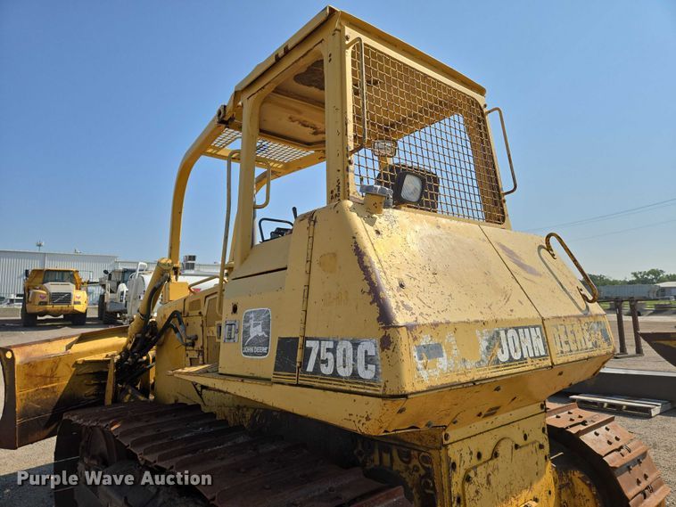 image for item EN8333 John Deere 750C dozer