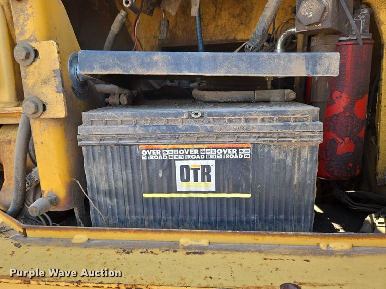 image for item EN8333 John Deere 750C dozer