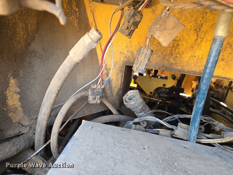 image for item EN8333 John Deere 750C dozer