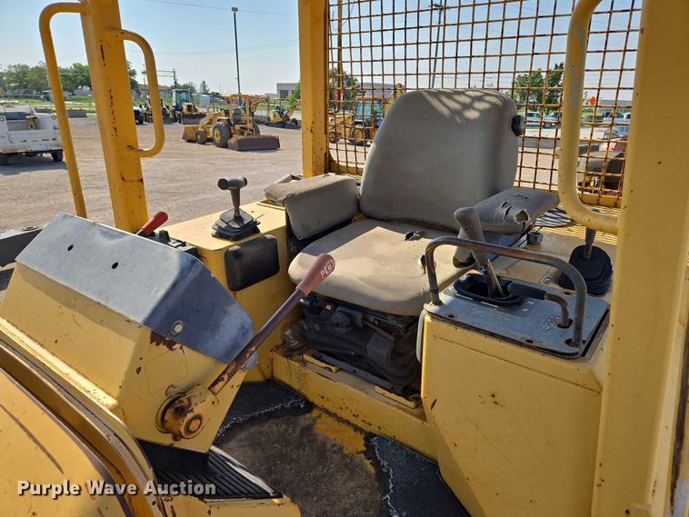 image for item EN8333 John Deere 750C dozer