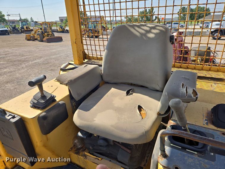 image for item EN8333 John Deere 750C dozer